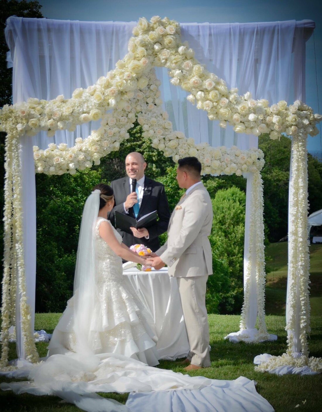 NY Marriages officiating an outdoor wedding ceremony at the Vanderbilt Museum and Planetarium in Centerport, New York